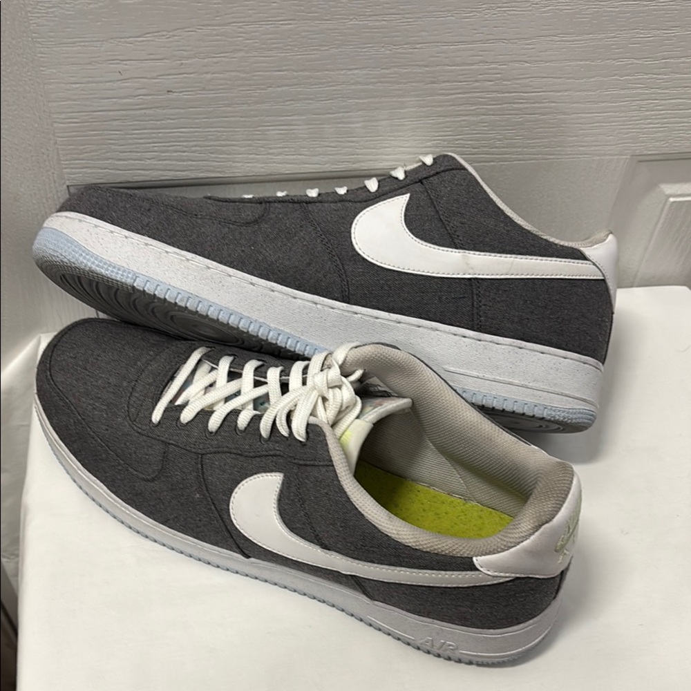 Men’s Nike Gray and White Low-Top Sneakers Size 17